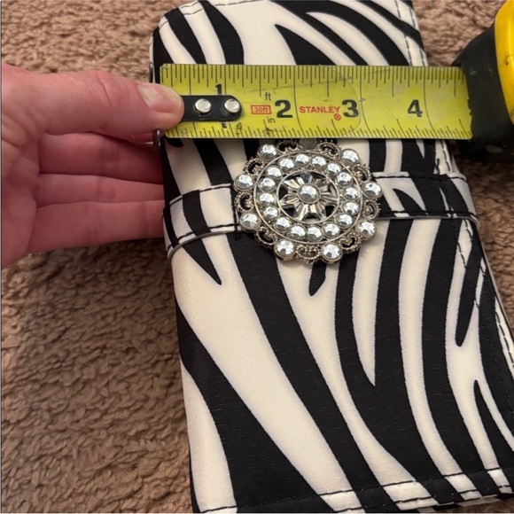 NWT Prezerve Elegant Zebra Print Women's Clutch with Embellishment - Picture 4 of 5